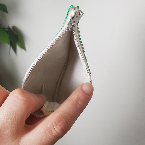 Beaded Nassau Coin Purse Green and White Seed Bead Pouch - Picture 9 of 12